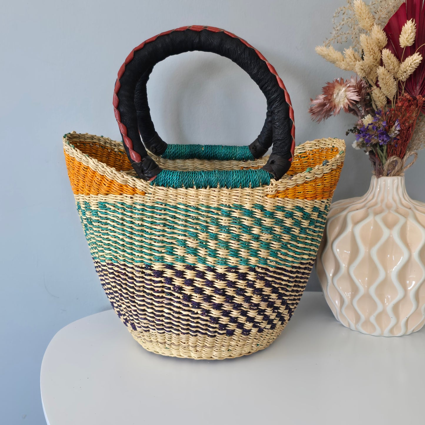 Small Bolga u basket