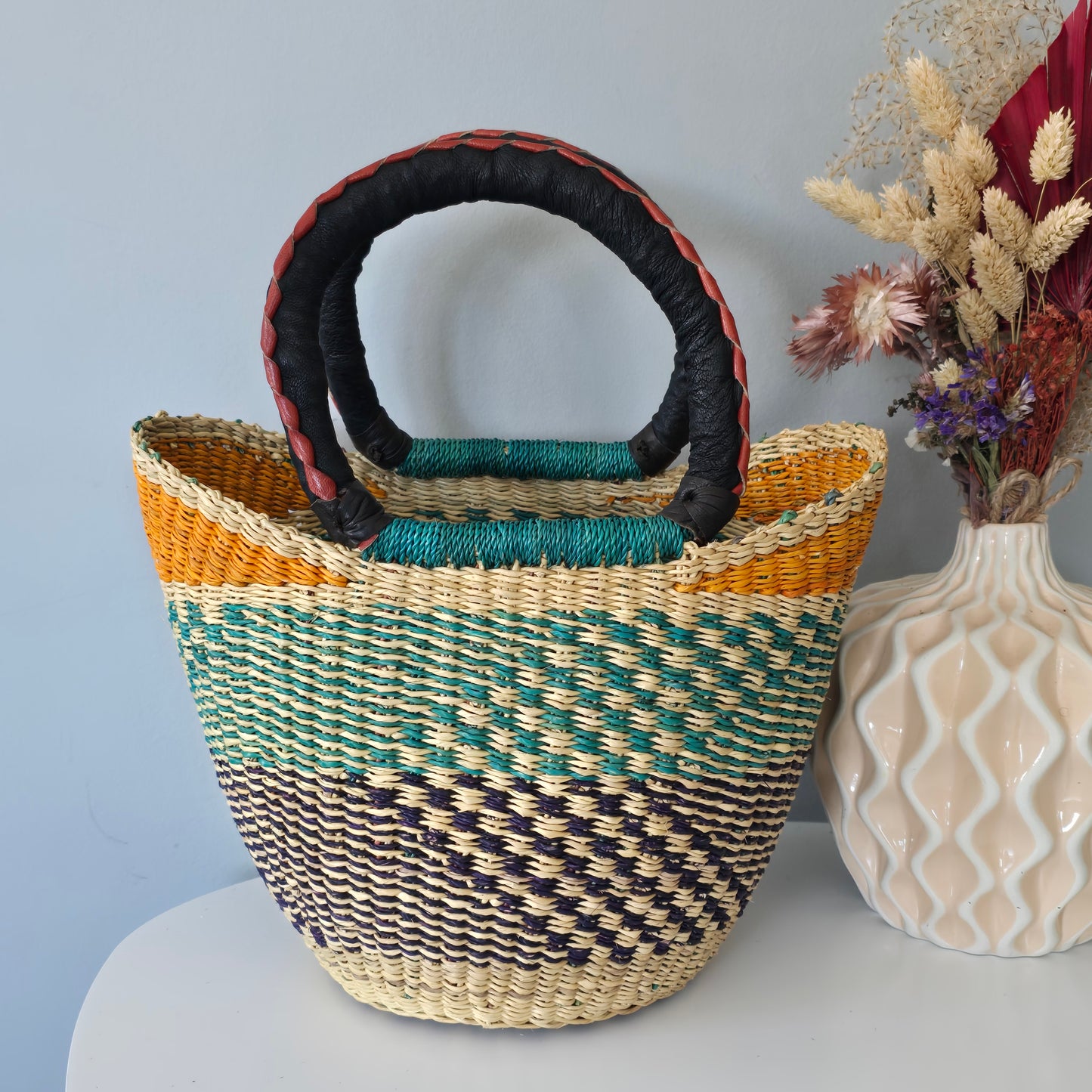 Small Bolga u basket