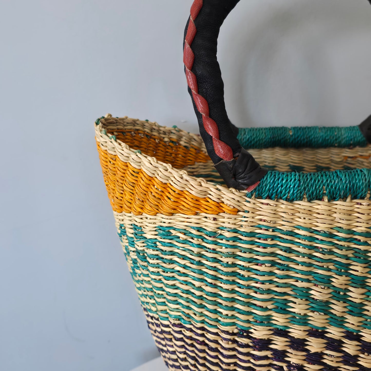 Small Bolga u basket