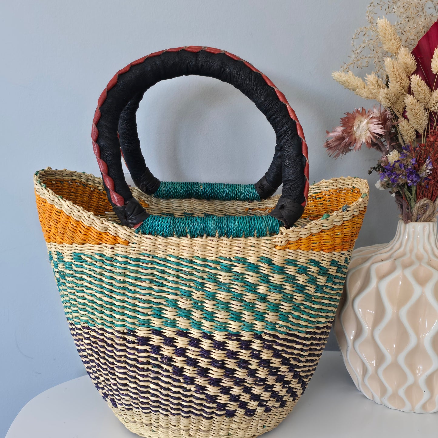 Small Bolga u basket